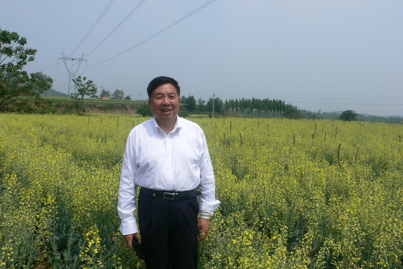 2 方智远院士荣获萝莉社
建院65 周年卓越奉献奖 (1).JPG